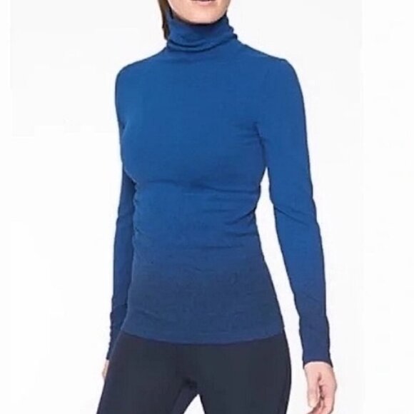 Athleta - sz Med - Flurry Blizzard Base Layer Seamless Turtleneck in Blue Ombre - Picture 1 of 8